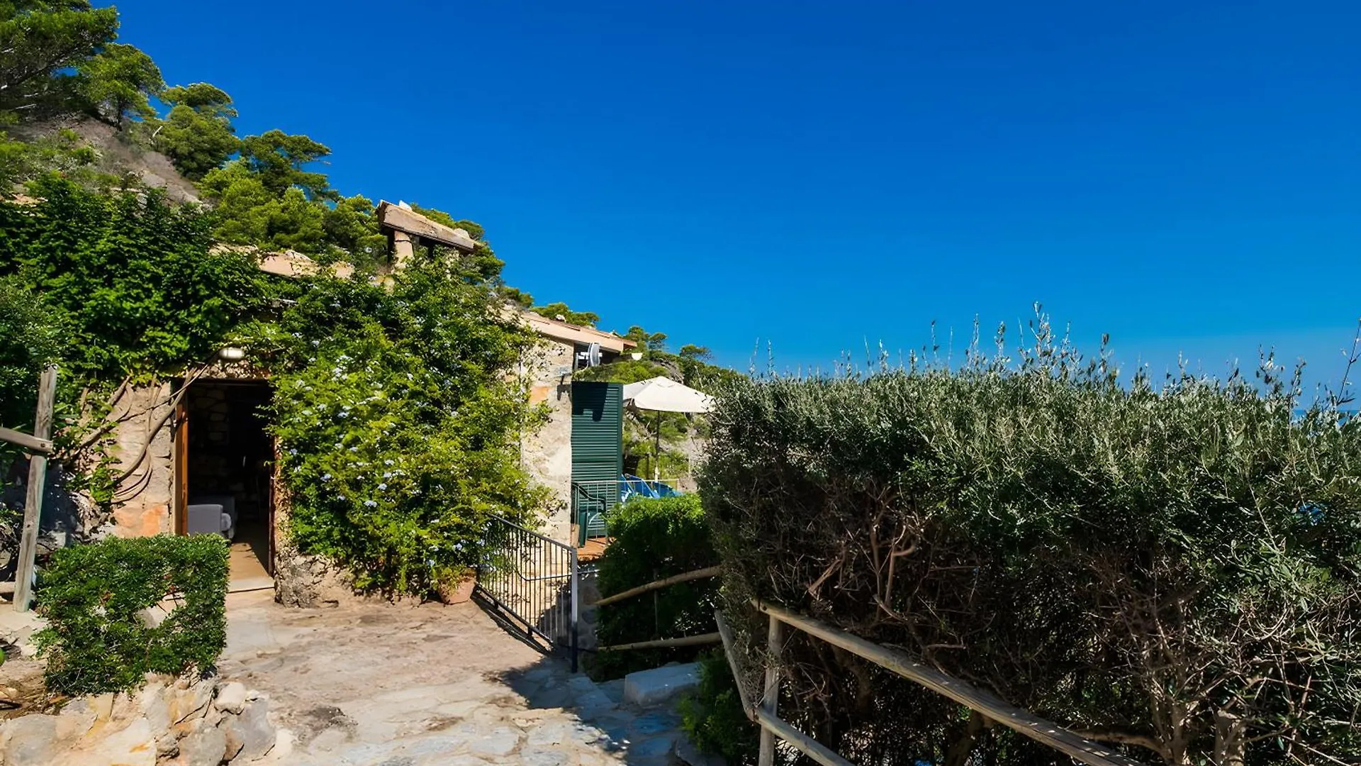 Cala Deia Villa 0*,